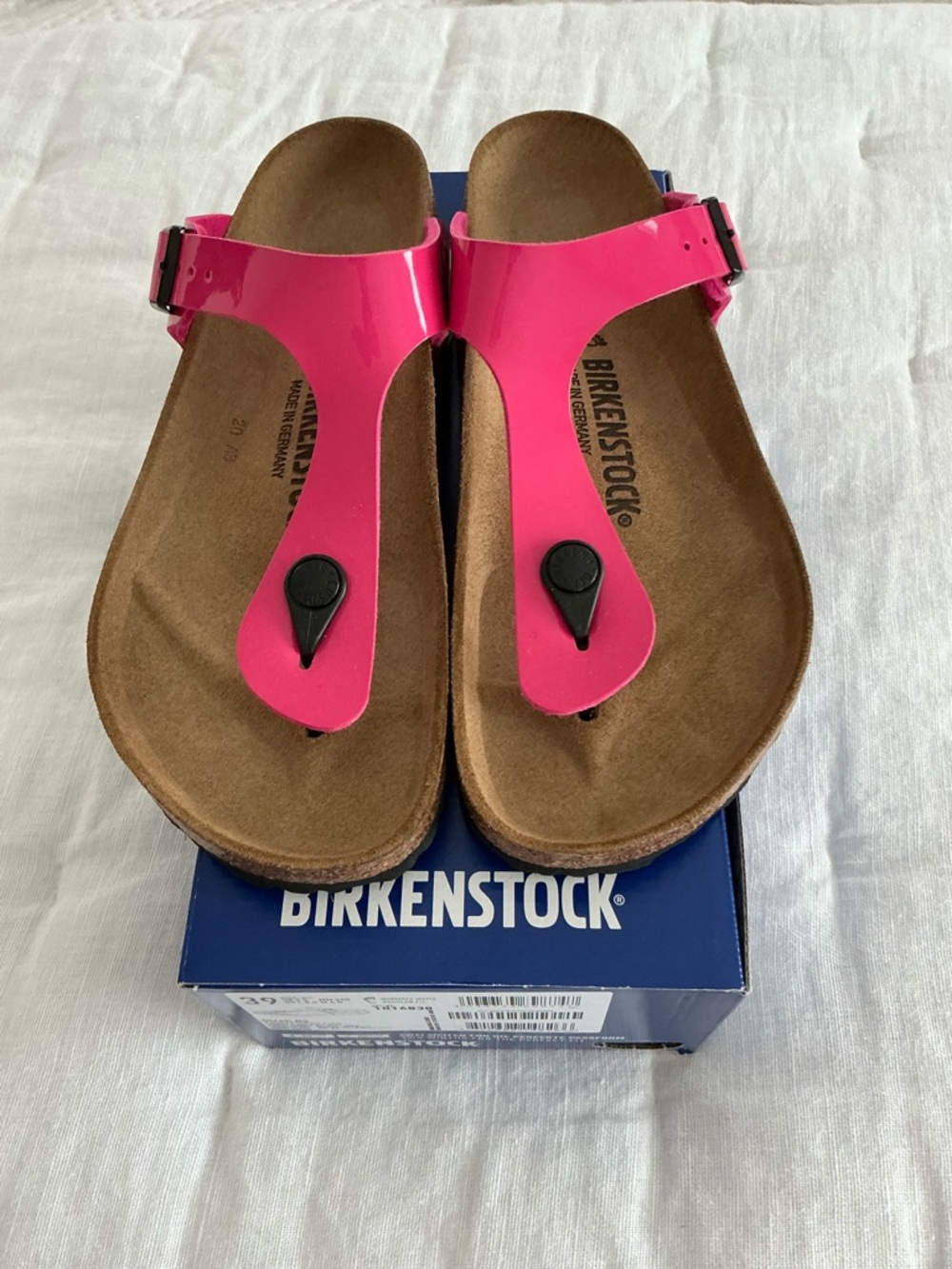 NIB Birkenstock Gizeh Patent Leather Thong Sandals - Fuchsia Tulip. Size 39.